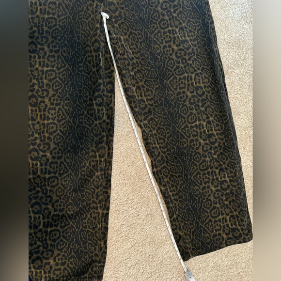Viral Leopard Jeans - Picture 4 of 6
